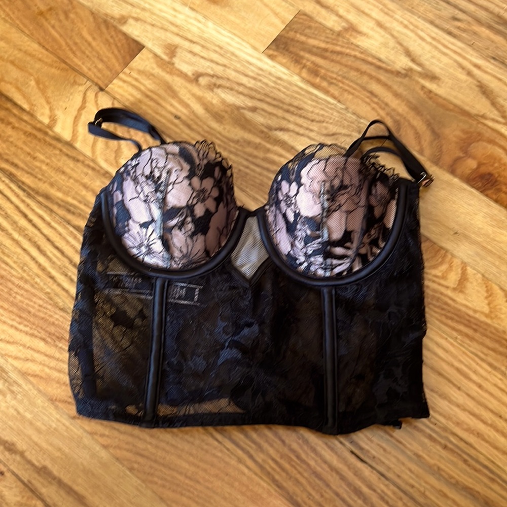 Black lace push-up bustier